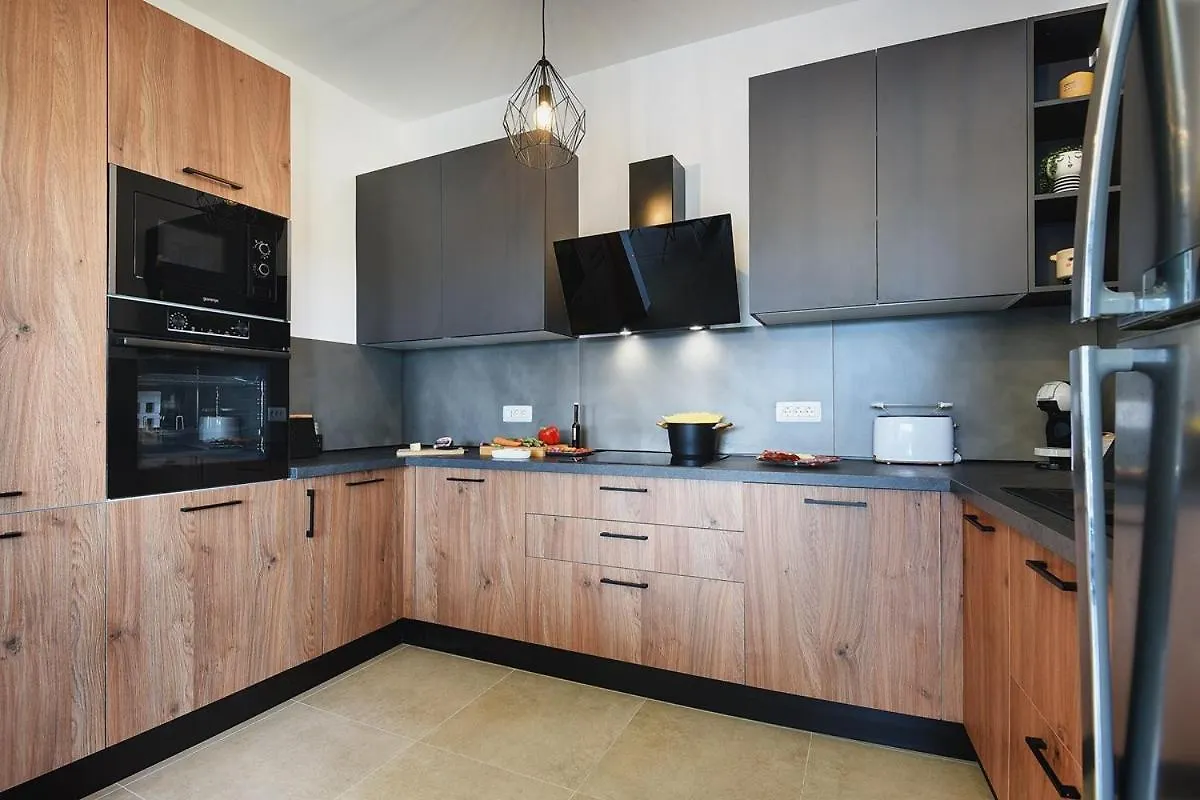 Villa Tika Pula 0*,