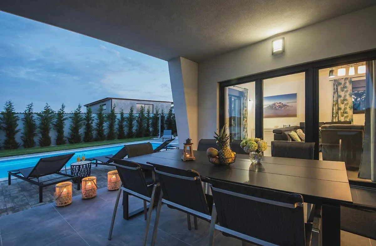 Semesterbostad Villa Tika Pula Kroatien