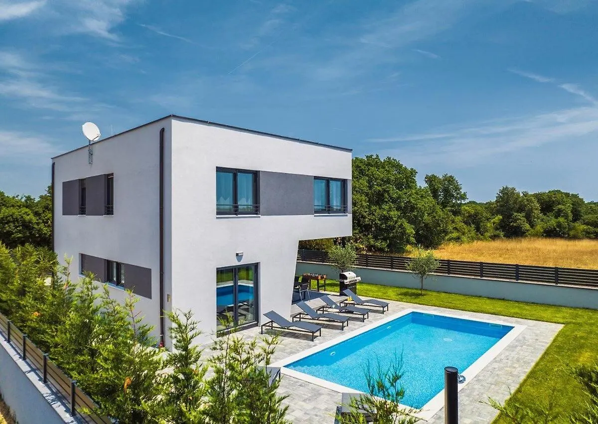 Villa Tika location